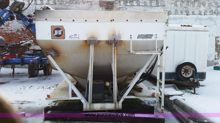 image for item K5338 Willmar Load Runner fertilizer tender bed