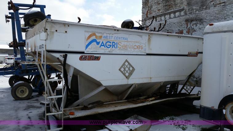 image for item K5338 Willmar Load Runner fertilizer tender bed