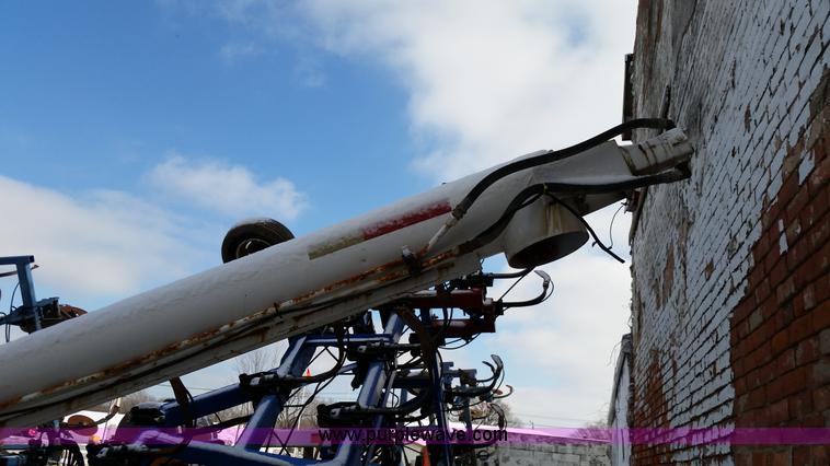 image for item K5338 Willmar Load Runner fertilizer tender bed