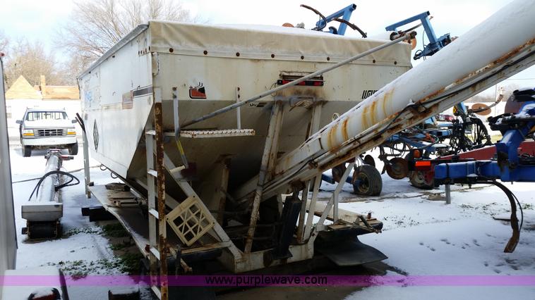 image for item K5338 Willmar Load Runner fertilizer tender bed