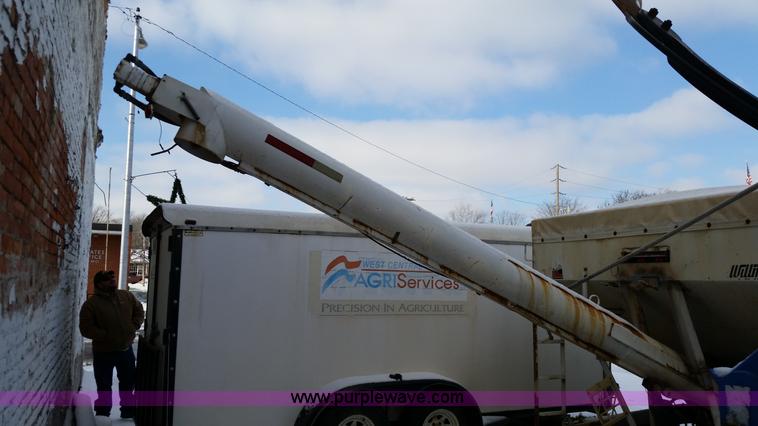 image for item K5338 Willmar Load Runner fertilizer tender bed