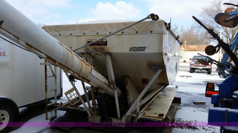 image for item K5338 Willmar Load Runner fertilizer tender bed