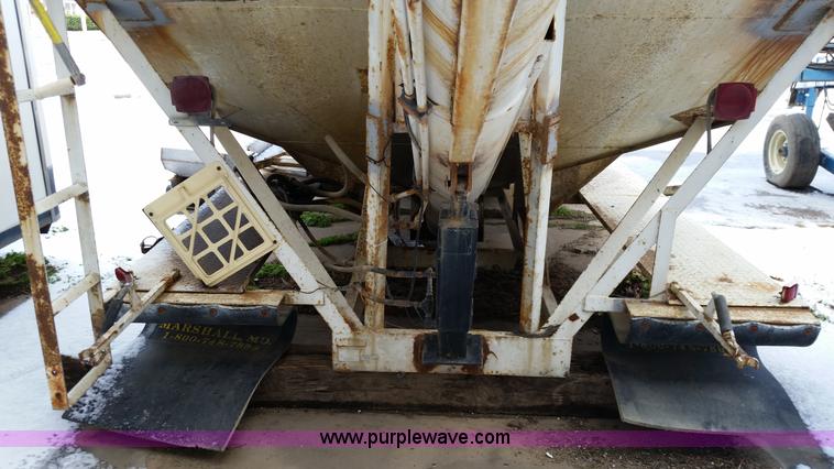 image for item K5338 Willmar Load Runner fertilizer tender bed