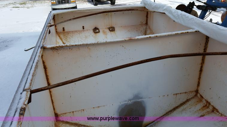 image for item K5338 Willmar Load Runner fertilizer tender bed