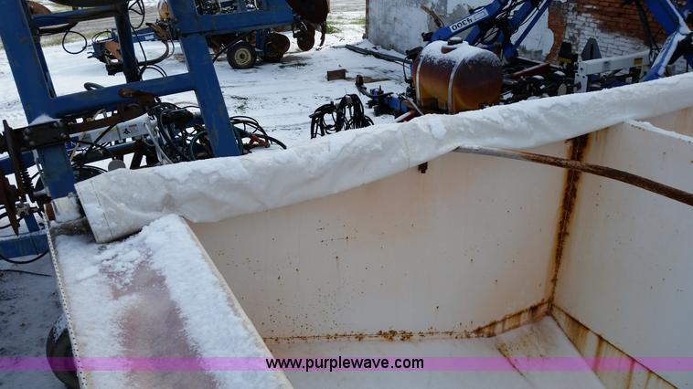 image for item K5338 Willmar Load Runner fertilizer tender bed