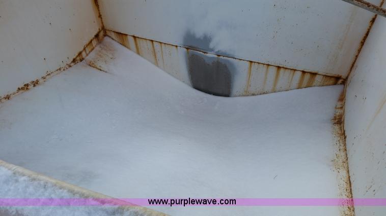 image for item K5338 Willmar Load Runner fertilizer tender bed