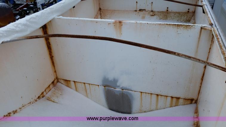 image for item K5338 Willmar Load Runner fertilizer tender bed