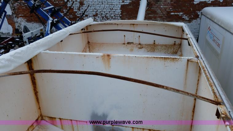 image for item K5338 Willmar Load Runner fertilizer tender bed