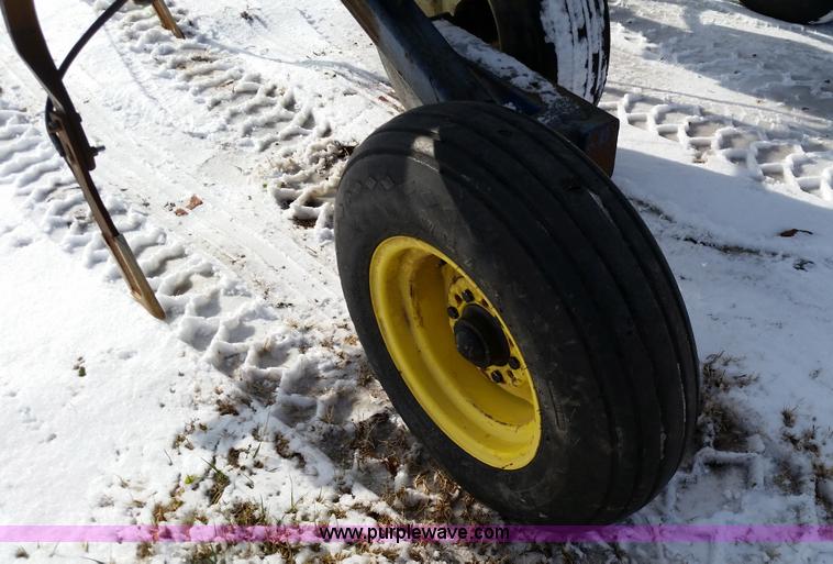 image for item K5339 Land Runner Blue Jet liquid applicator