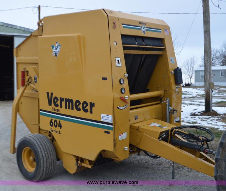 image for item K5376 1997 Vermeer 604L round baler