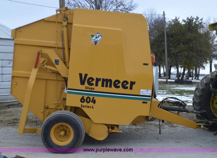 image for item K5376 1997 Vermeer 604L round baler