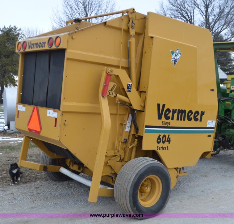 image for item K5376 1997 Vermeer 604L round baler
