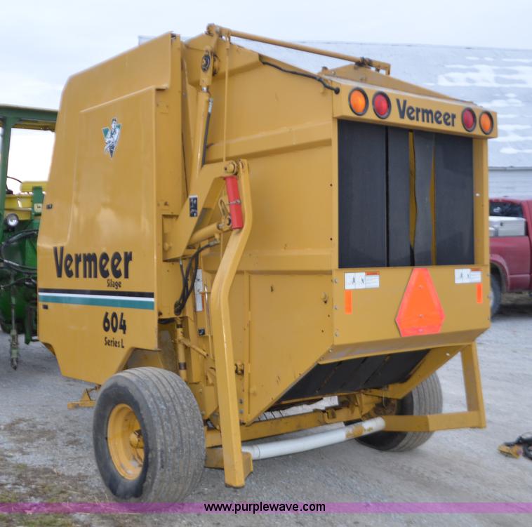 image for item K5376 1997 Vermeer 604L round baler