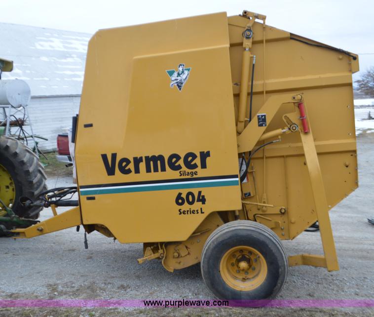 image for item K5376 1997 Vermeer 604L round baler