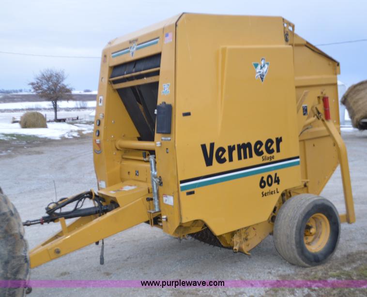 image for item K5376 1997 Vermeer 604L round baler