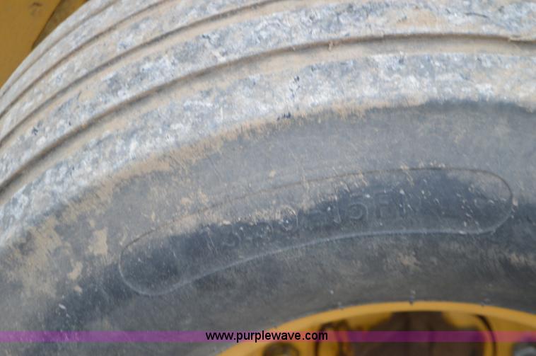 image for item K5376 1997 Vermeer 604L round baler