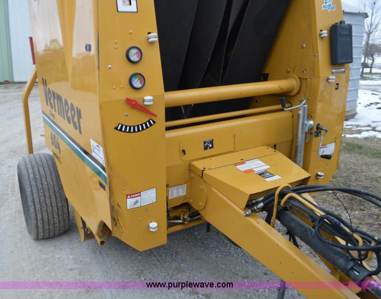 image for item K5376 1997 Vermeer 604L round baler