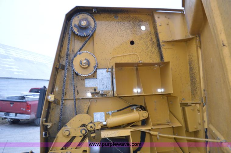 image for item K5376 1997 Vermeer 604L round baler