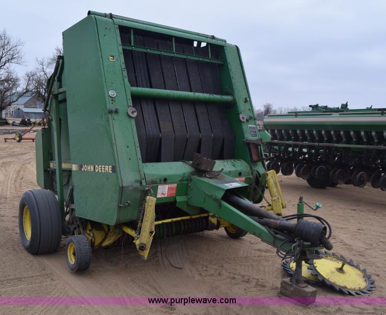 image for item L1105 John Deere 535 round baler