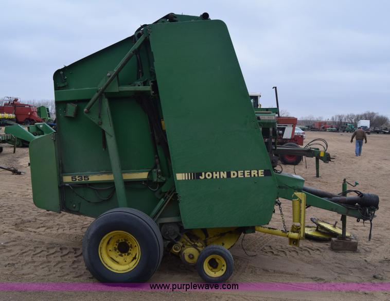 image for item L1105 John Deere 535 round baler