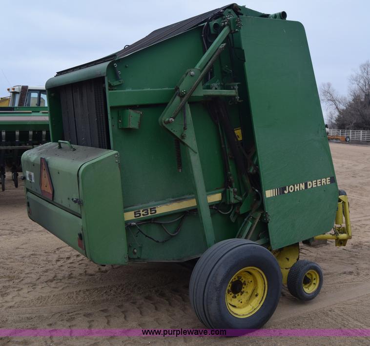 image for item L1105 John Deere 535 round baler