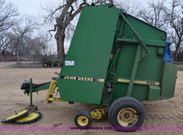 image for item L1105 John Deere 535 round baler