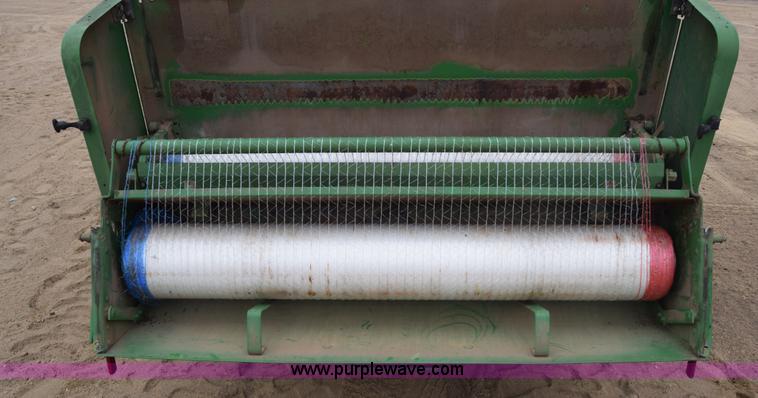 image for item L1105 John Deere 535 round baler