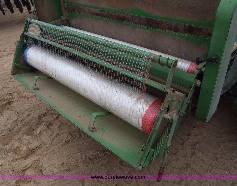 image for item L1105 John Deere 535 round baler