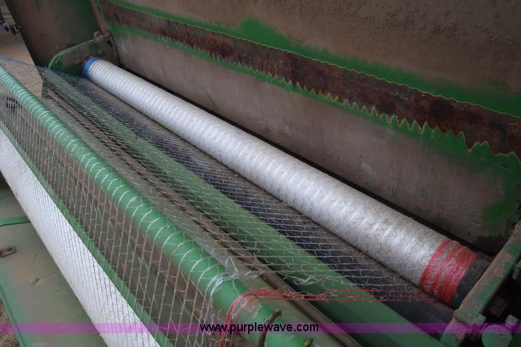 image for item L1105 John Deere 535 round baler