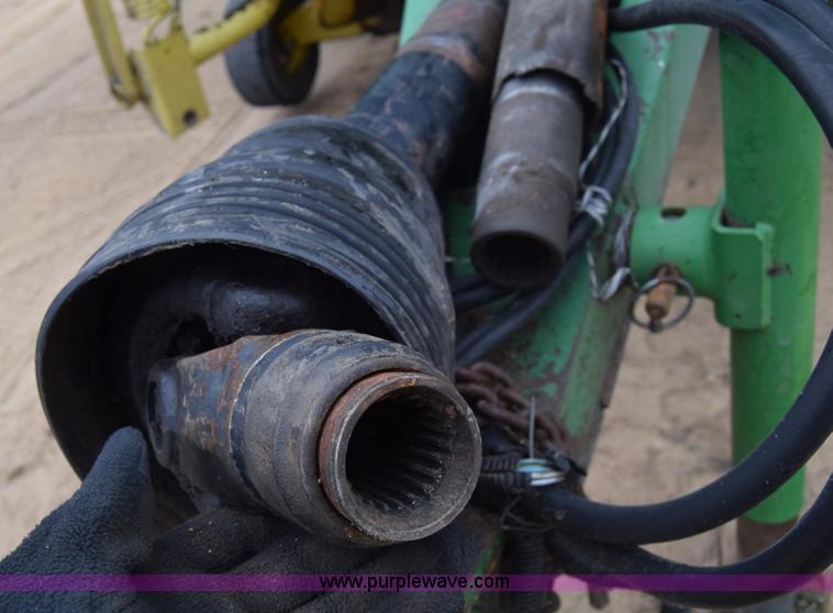 image for item L1105 John Deere 535 round baler