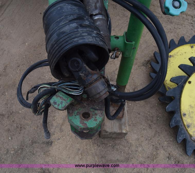 image for item L1105 John Deere 535 round baler