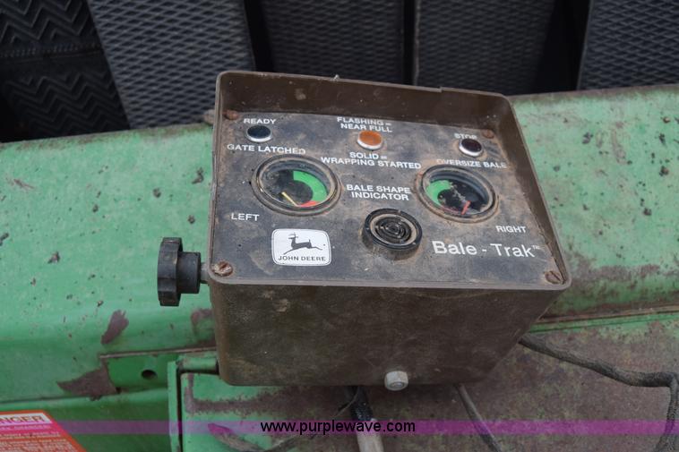 image for item L1105 John Deere 535 round baler