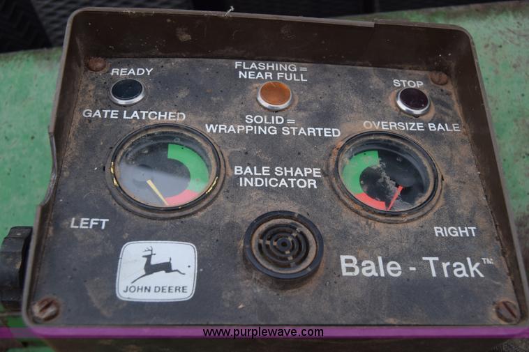 image for item L1105 John Deere 535 round baler