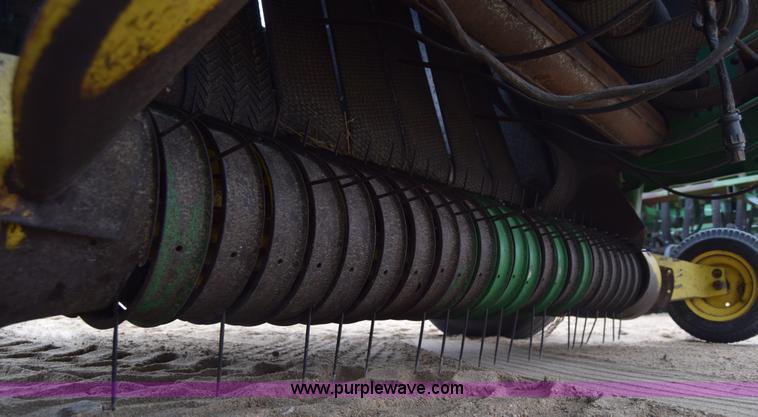 image for item L1105 John Deere 535 round baler