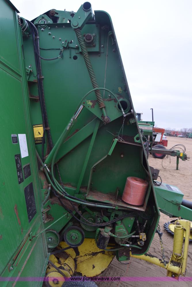image for item L1105 John Deere 535 round baler