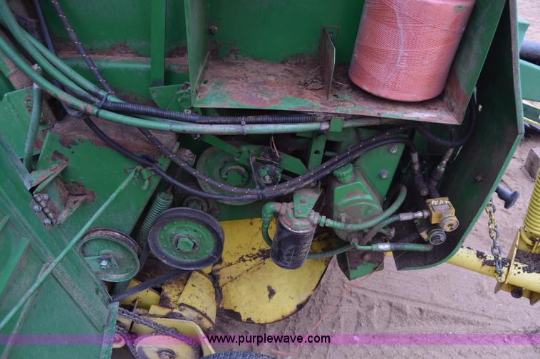 image for item L1105 John Deere 535 round baler