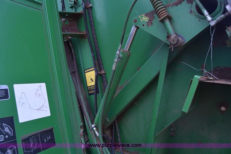 image for item L1105 John Deere 535 round baler