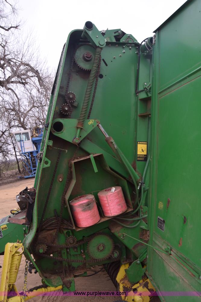 image for item L1105 John Deere 535 round baler