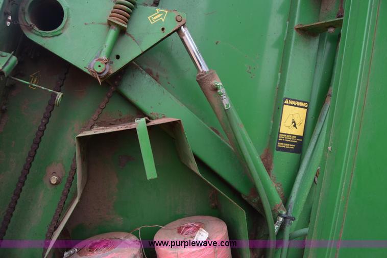 image for item L1105 John Deere 535 round baler