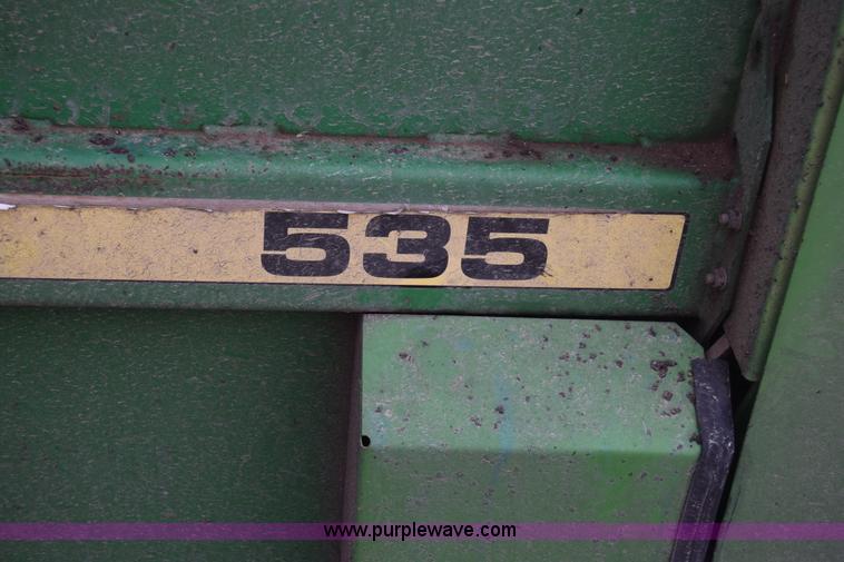 image for item L1105 John Deere 535 round baler