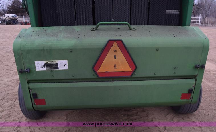 image for item L1105 John Deere 535 round baler
