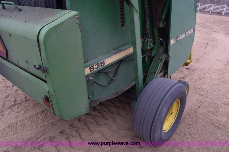 image for item L1105 John Deere 535 round baler