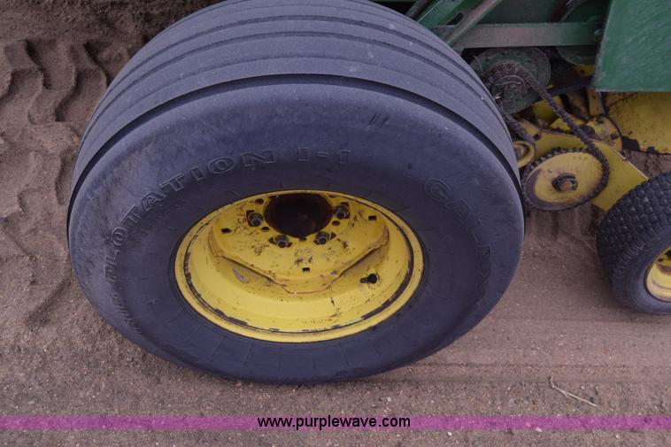 image for item L1105 John Deere 535 round baler