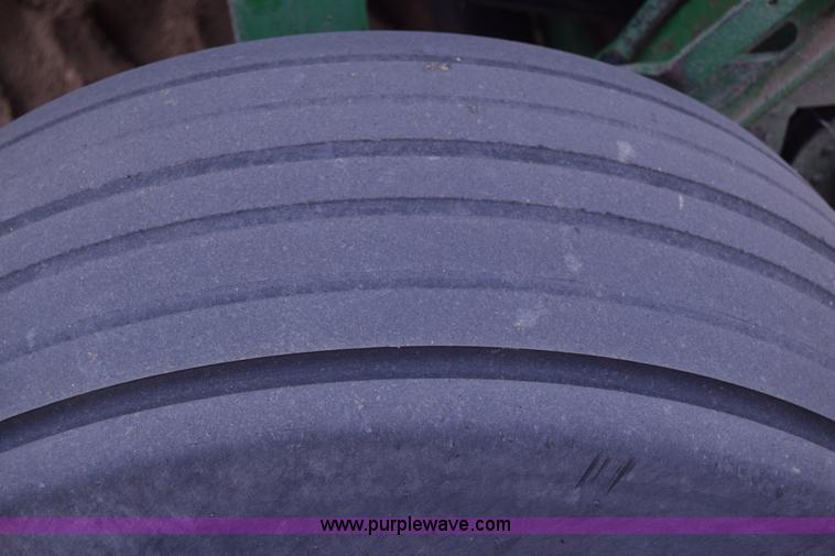 image for item L1105 John Deere 535 round baler