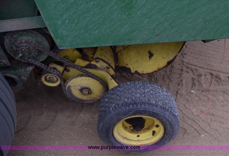 image for item L1105 John Deere 535 round baler