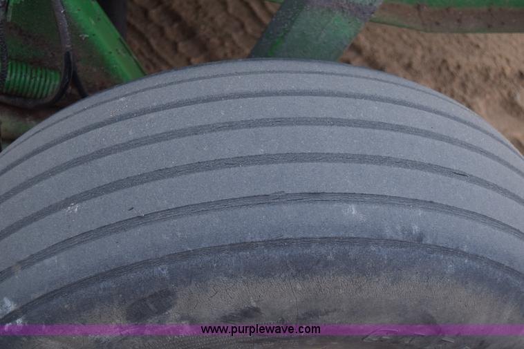 image for item L1105 John Deere 535 round baler