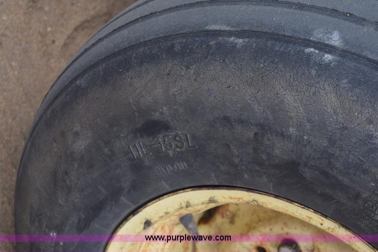 image for item L1105 John Deere 535 round baler