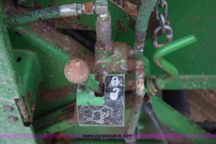 image for item L1105 John Deere 535 round baler