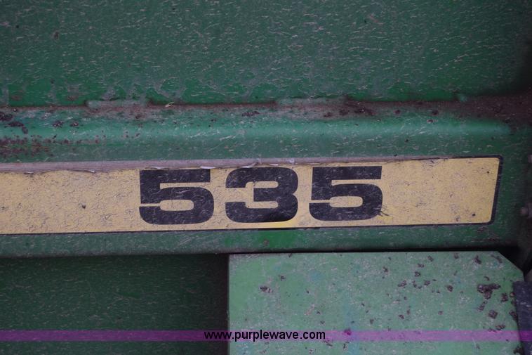 image for item L1105 John Deere 535 round baler