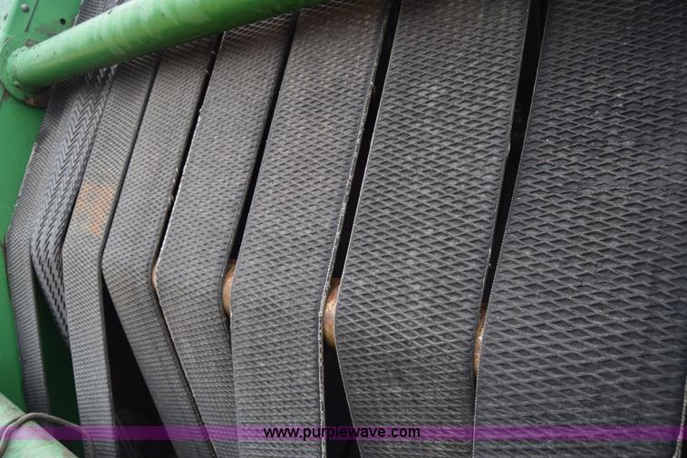 image for item L1105 John Deere 535 round baler